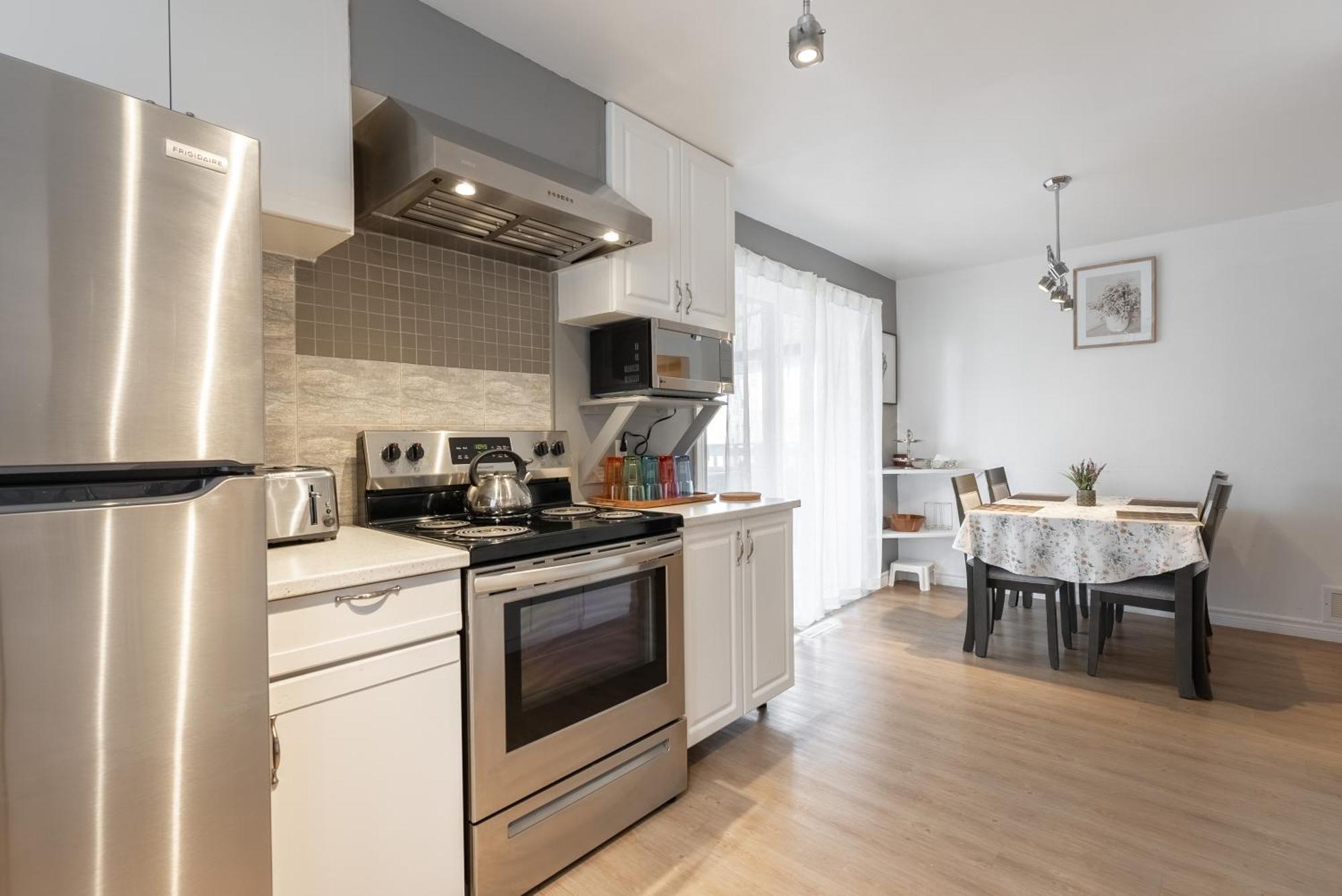 Comfortable Spacious House With Parking Brossard Kültér fotó