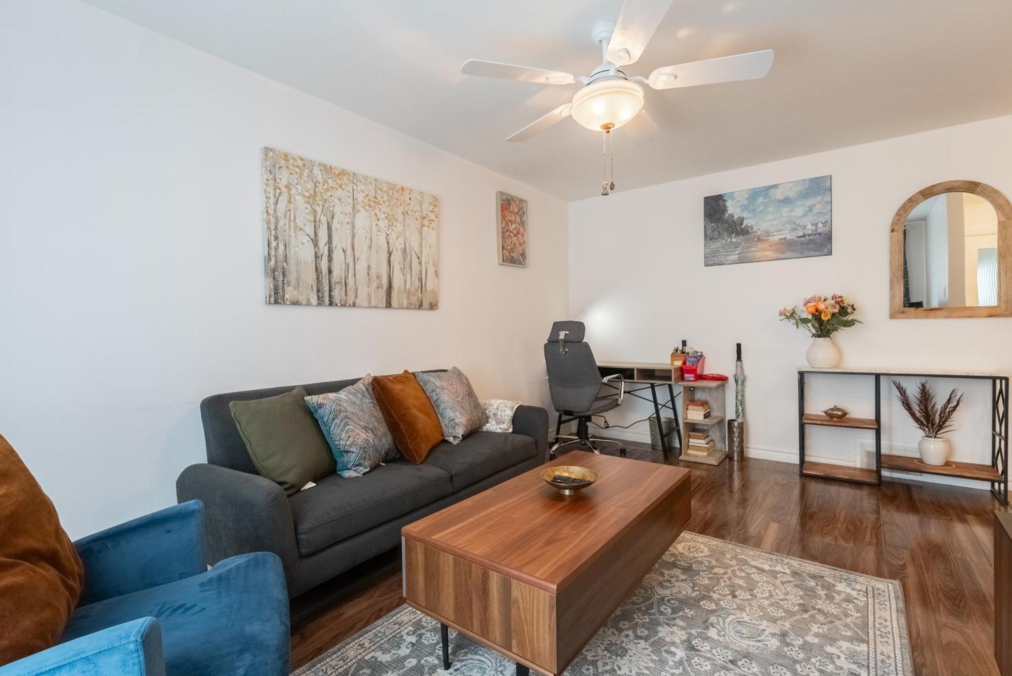 Comfortable Spacious House With Parking Brossard Kültér fotó