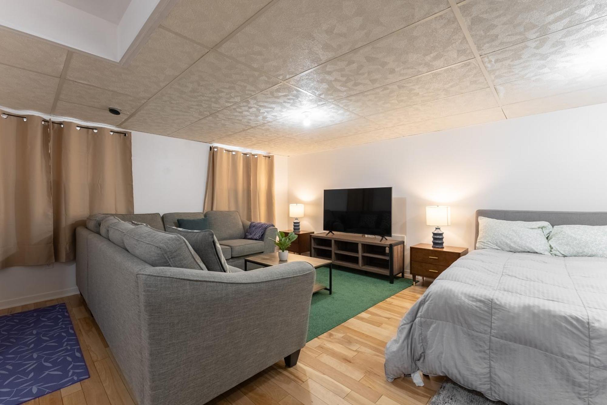 Comfortable Spacious House With Parking Brossard Kültér fotó
