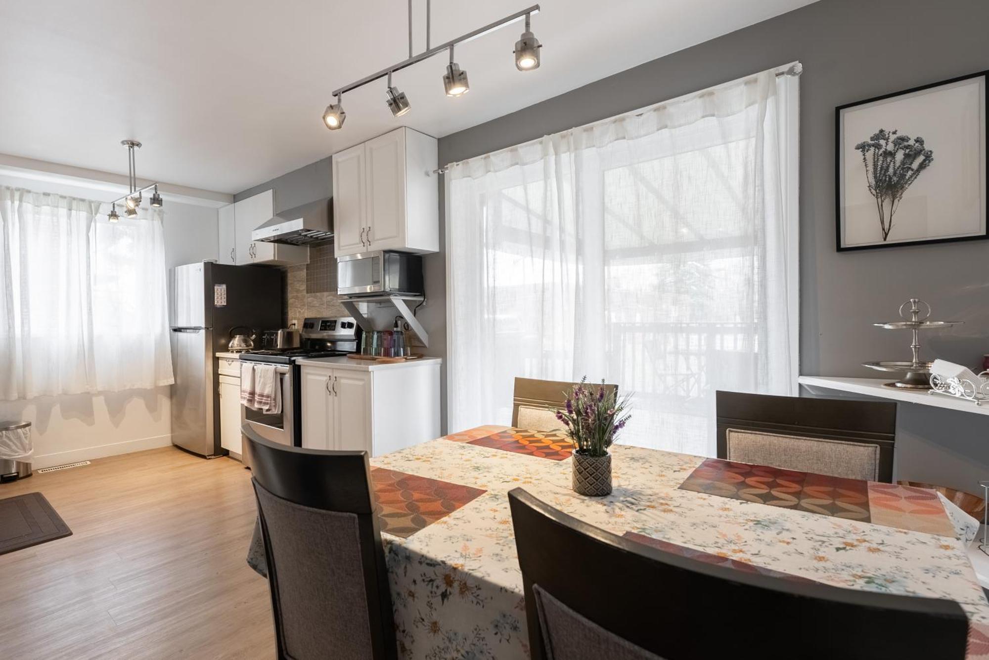 Comfortable Spacious House With Parking Brossard Kültér fotó