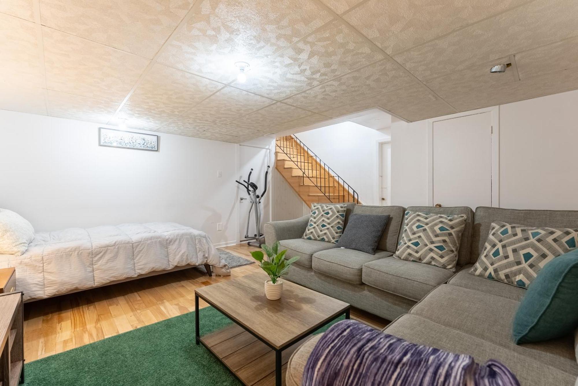 Comfortable Spacious House With Parking Brossard Kültér fotó