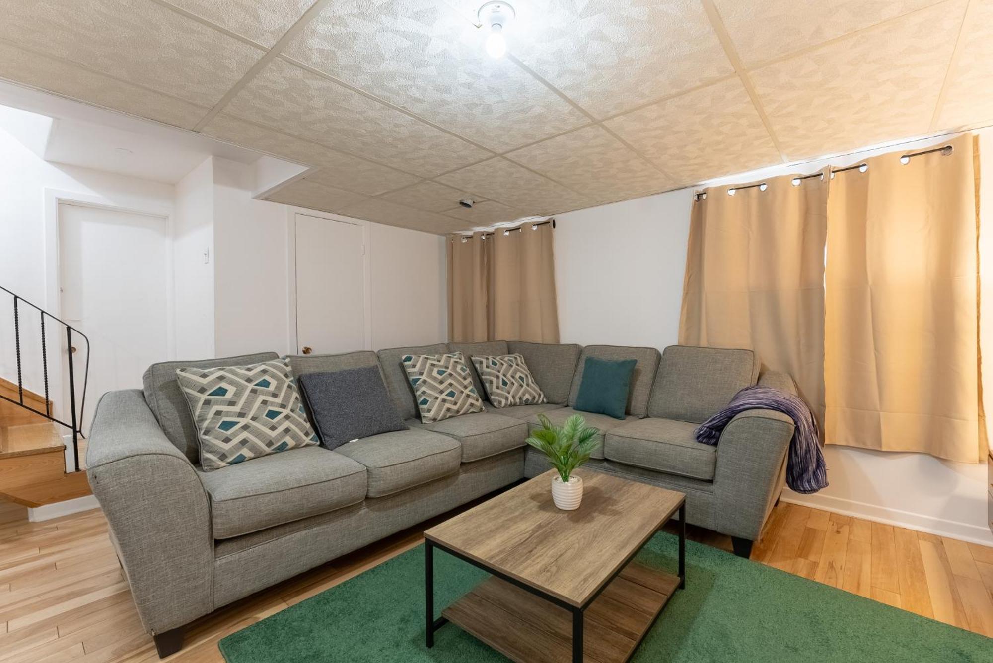 Comfortable Spacious House With Parking Brossard Kültér fotó