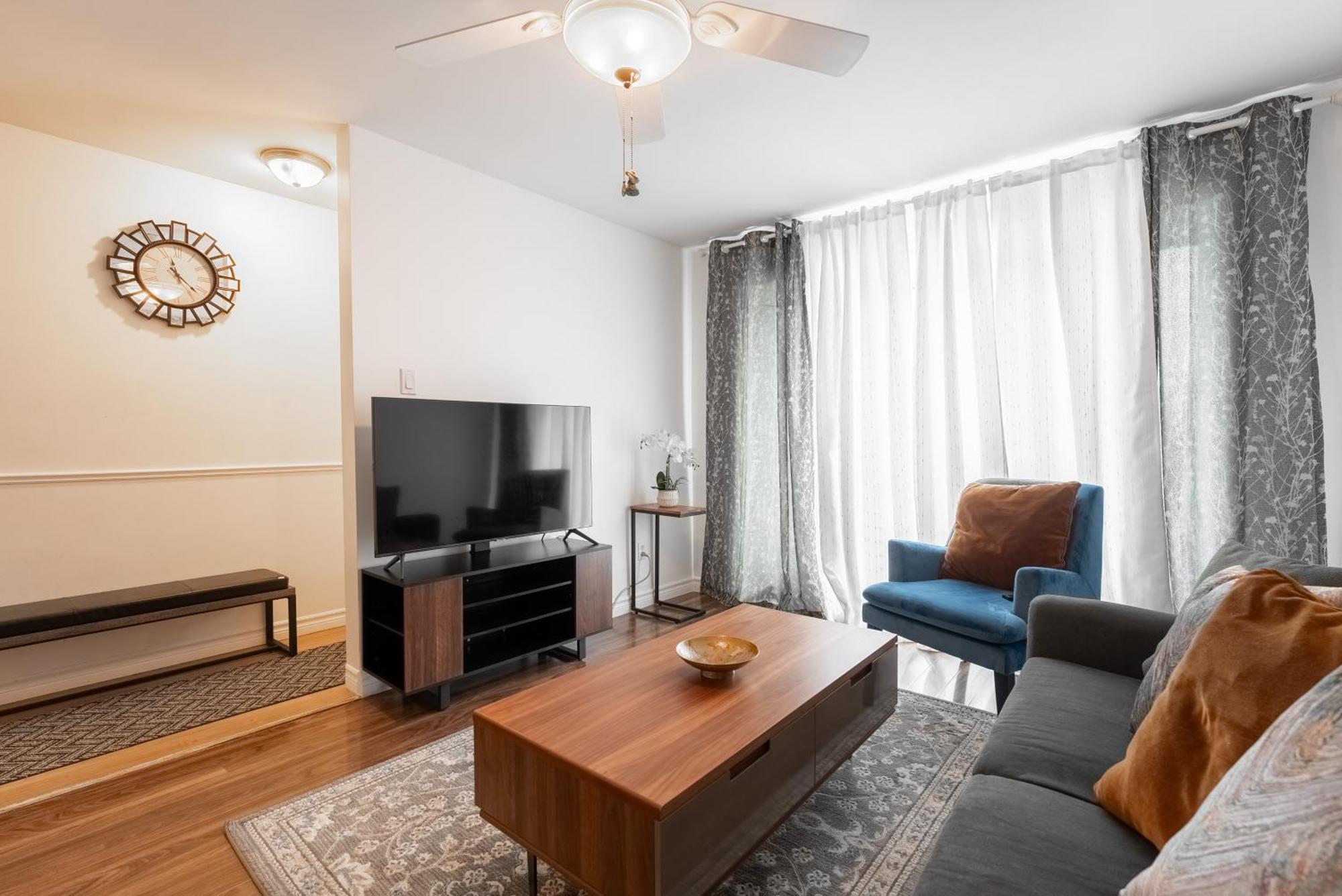 Comfortable Spacious House With Parking Brossard Kültér fotó