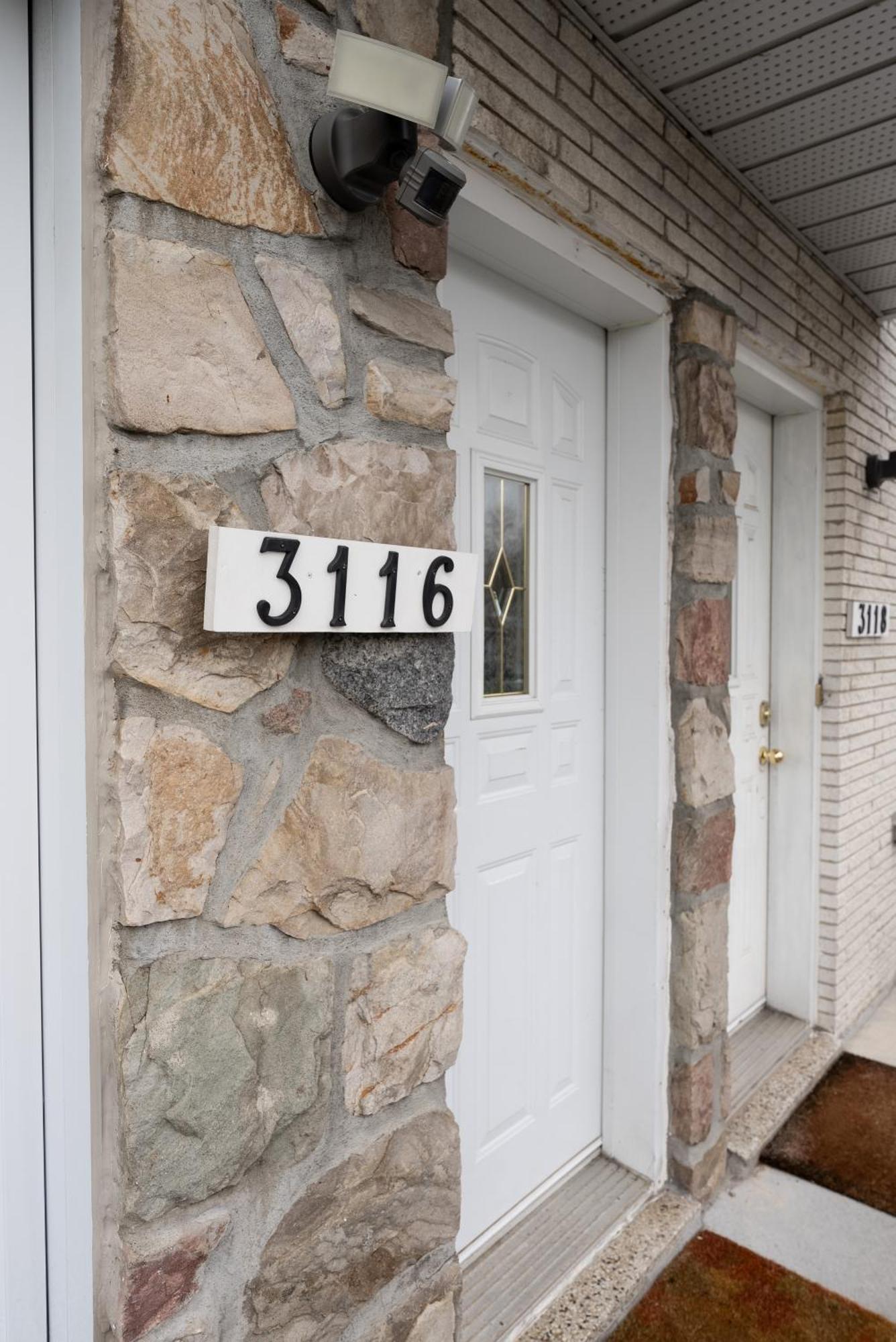 Comfortable Spacious House With Parking Brossard Kültér fotó
