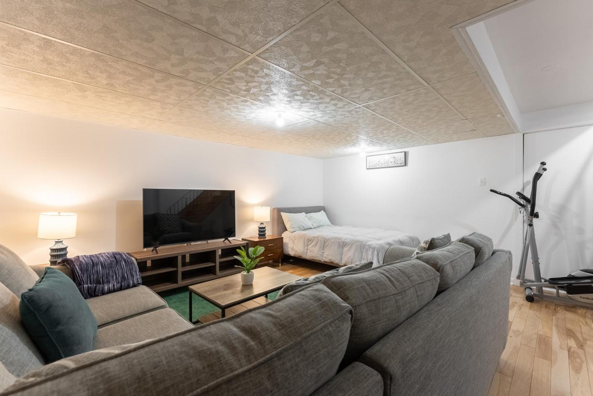 Comfortable Spacious House With Parking Brossard Kültér fotó