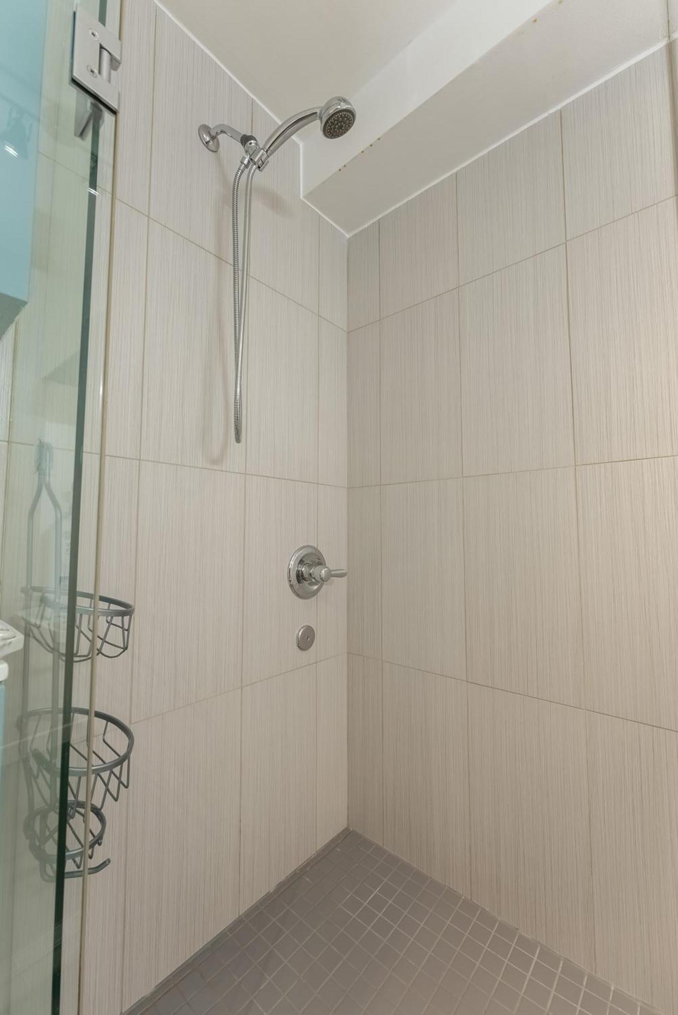 Comfortable Spacious House With Parking Brossard Kültér fotó