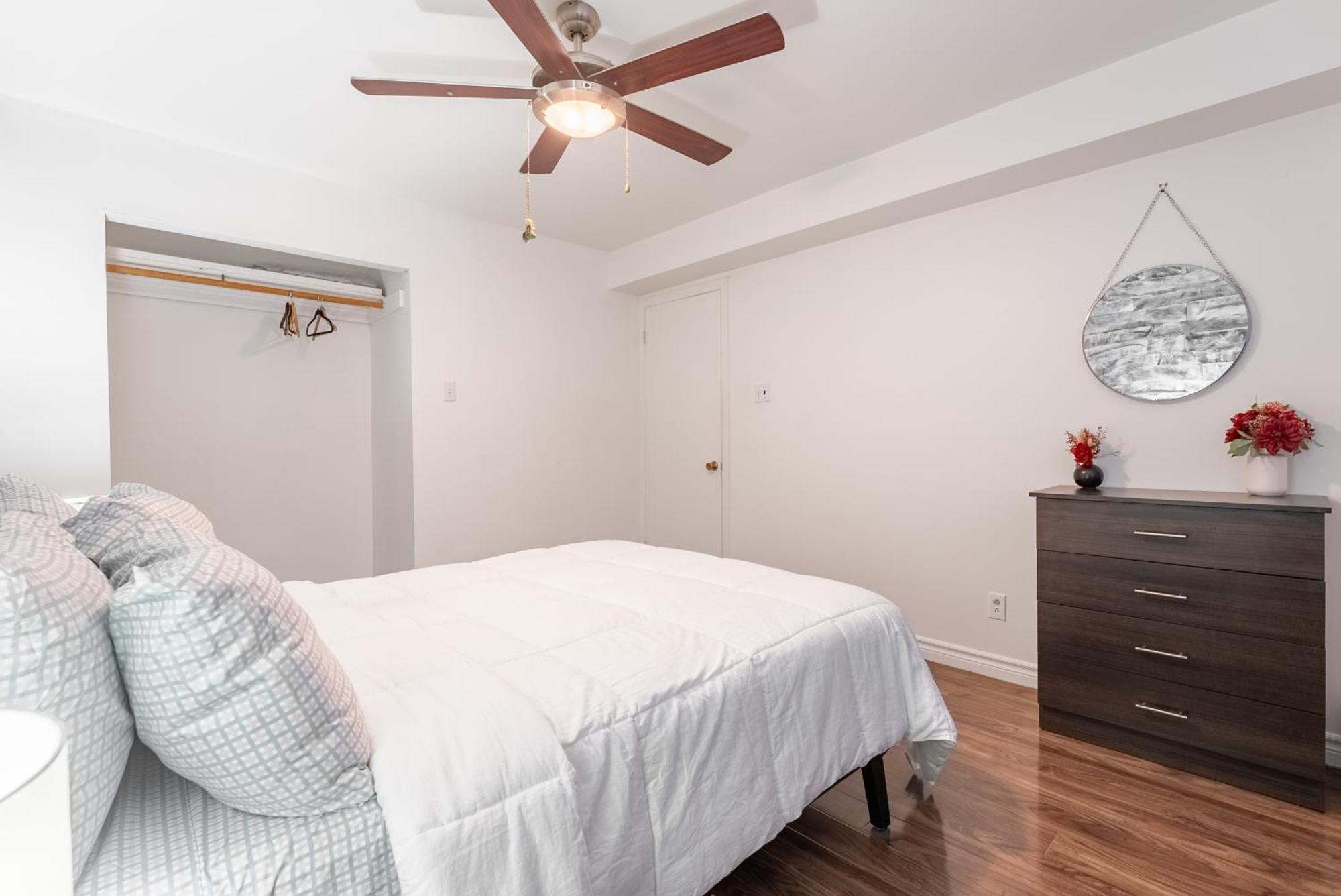 Comfortable Spacious House With Parking Brossard Kültér fotó