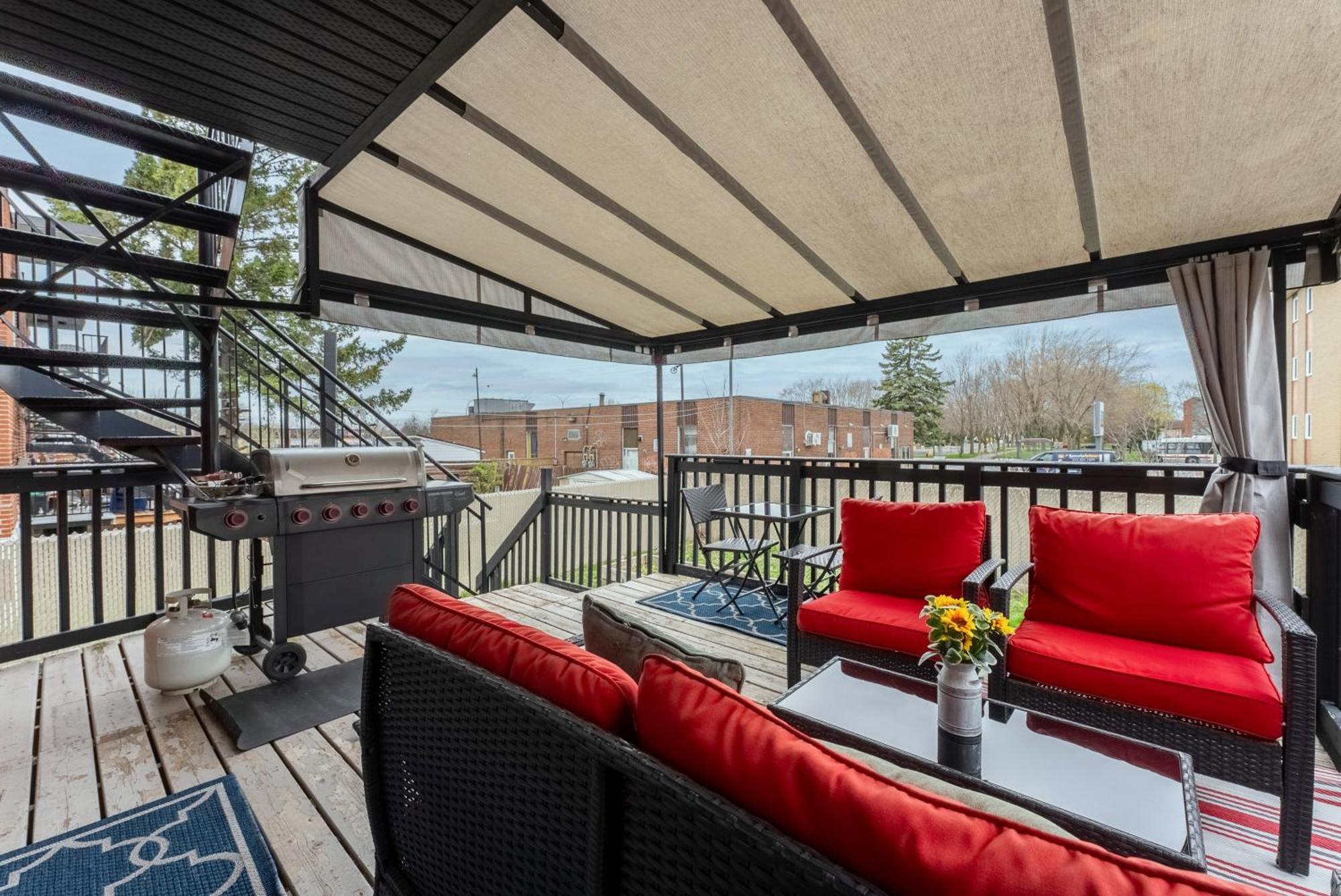 Comfortable Spacious House With Parking Brossard Kültér fotó